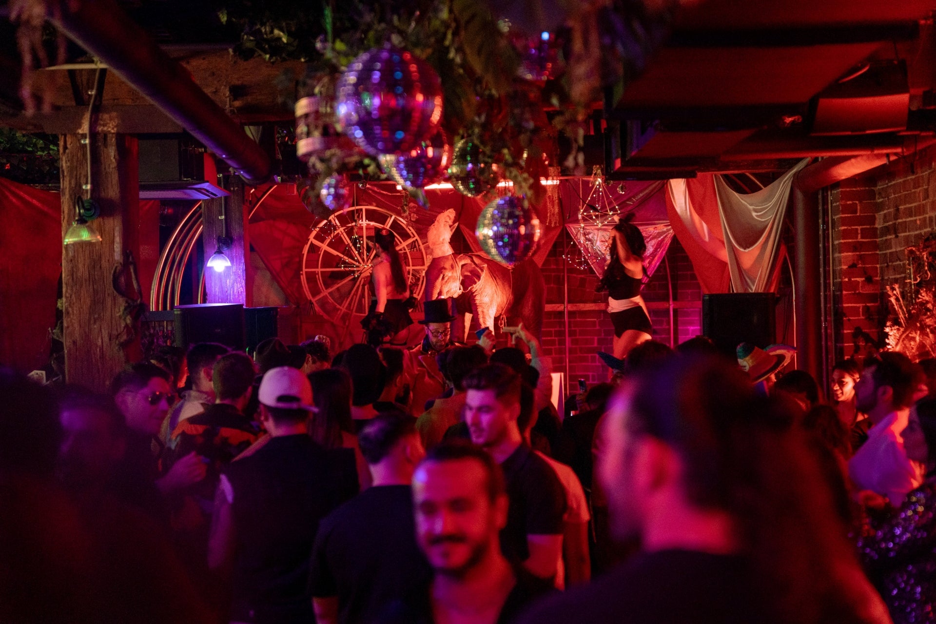 Embrace Style Without Boundaries: Discover the Power of Unisex Clothing