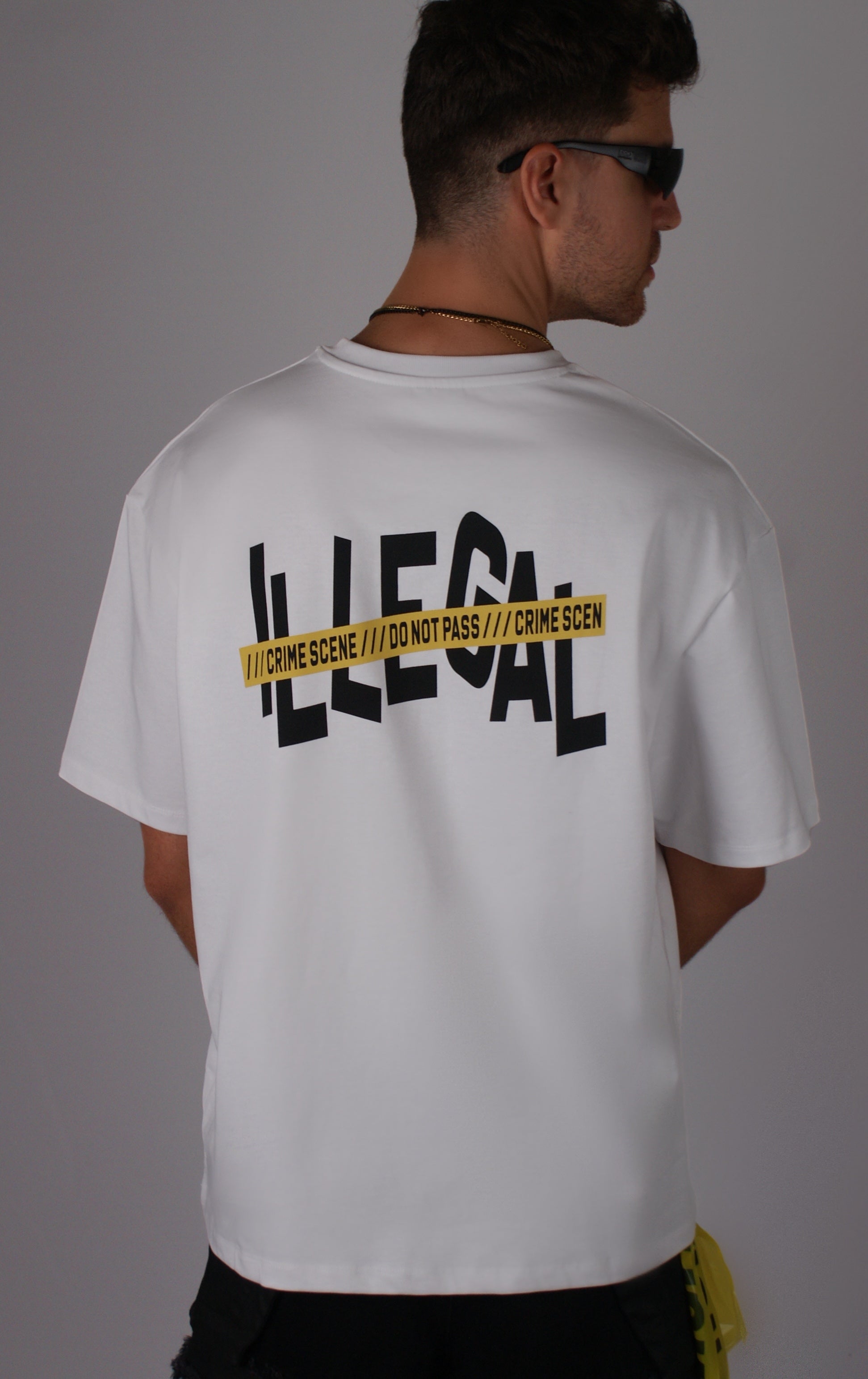 Person wearing a white t-shirt with crime scen ILLEGAL Raving style cotton 